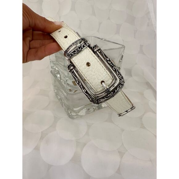Vtg BRIGHTON Womens M -L belt Cream & Tan REVERSIBLE Leather Embossed animal - Picture 6 of 12